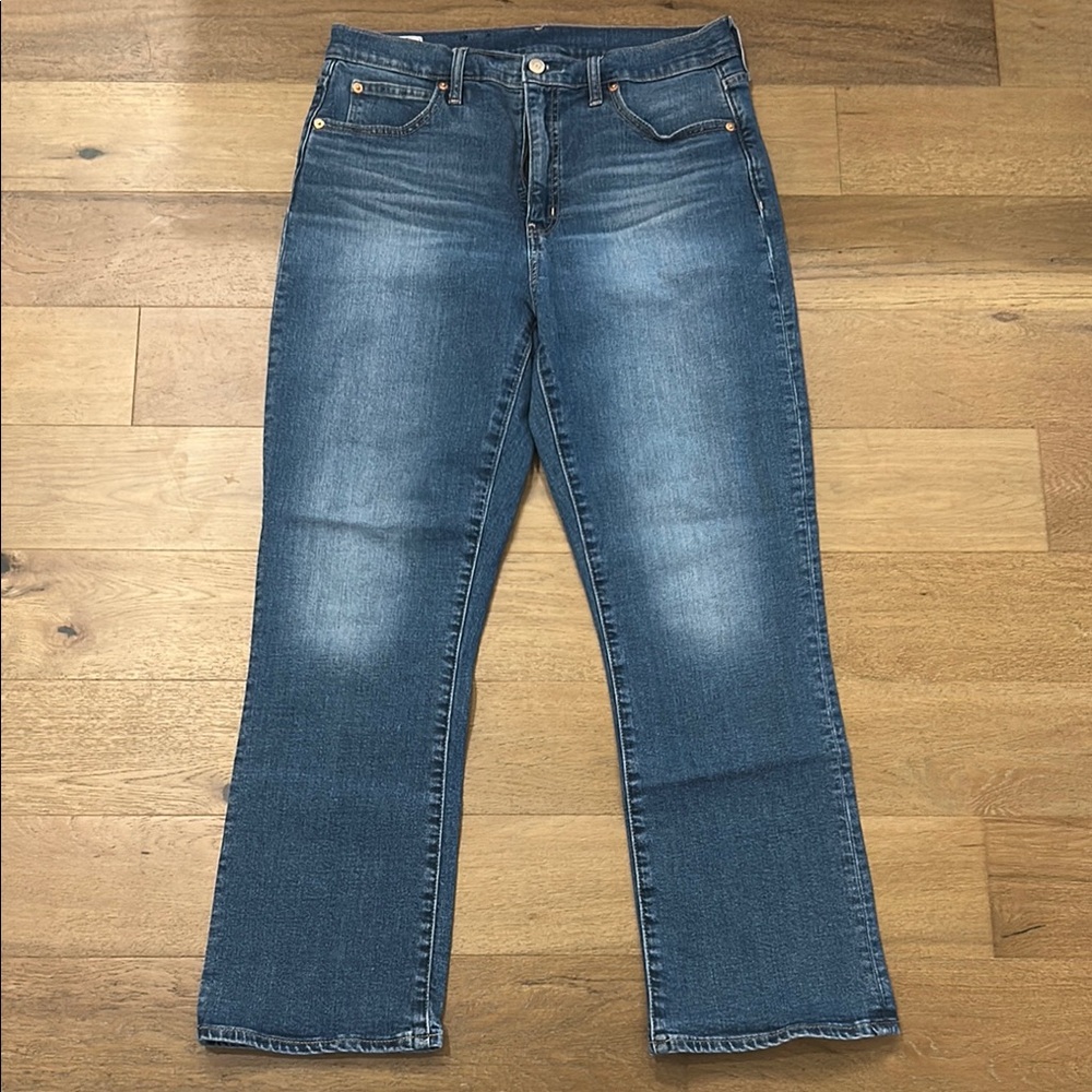 GAP Blue Straight Leg Jeans with Classic Denim Style